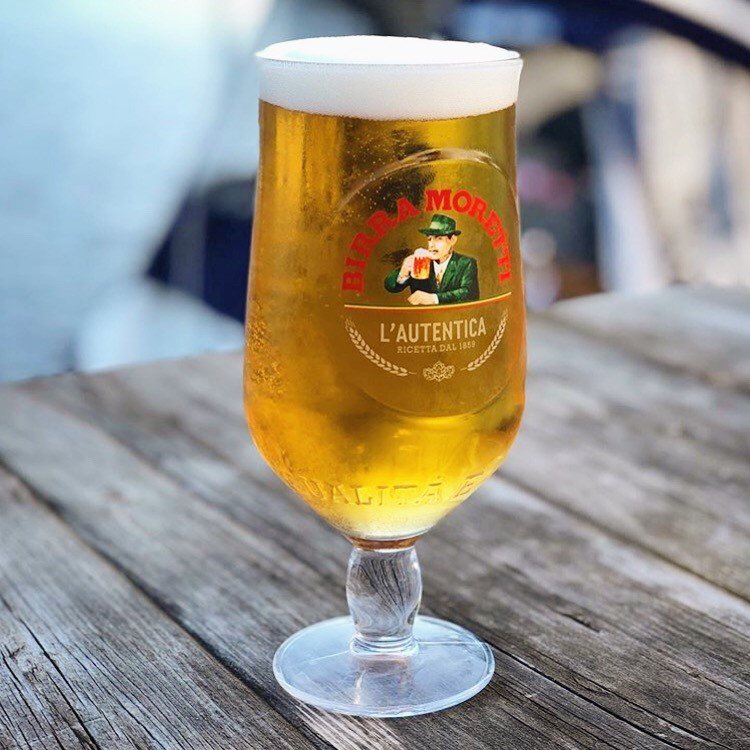 The perfect pour #CosìSiBeve #Friday 
.
.
.
.
.
.
. 
Enjoy Birra Moretti Responsibly 
#Summer #SummerFridays #Venerdì #Chalice #CosìSiBeve #Birra #Italia #Italy #NewYork #Beer #Baffo #🇮🇹 #🍺
