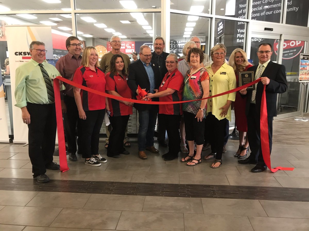 scecdev's tweet image. Mayor @denisperrault helped cut the ribbon at the Grand Opening of the new Pioneer Co-op Liquor Store at Wheatland Mall in @City_SC. Congratulations on the opening of this beautiful new facility! #growswift