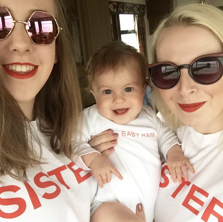 _AliceWright's tweet photo. @HAIMtheband We love it! With my sister sister and baby HAIM https://t.co/eOR13yz7eE