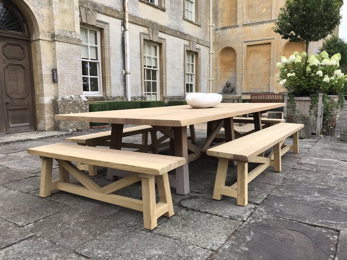 Equisit new benches to go with the stunning table we made last year 👌 #madeforyou #madebyus #thegotocompanyforbespoke #luxurygarden