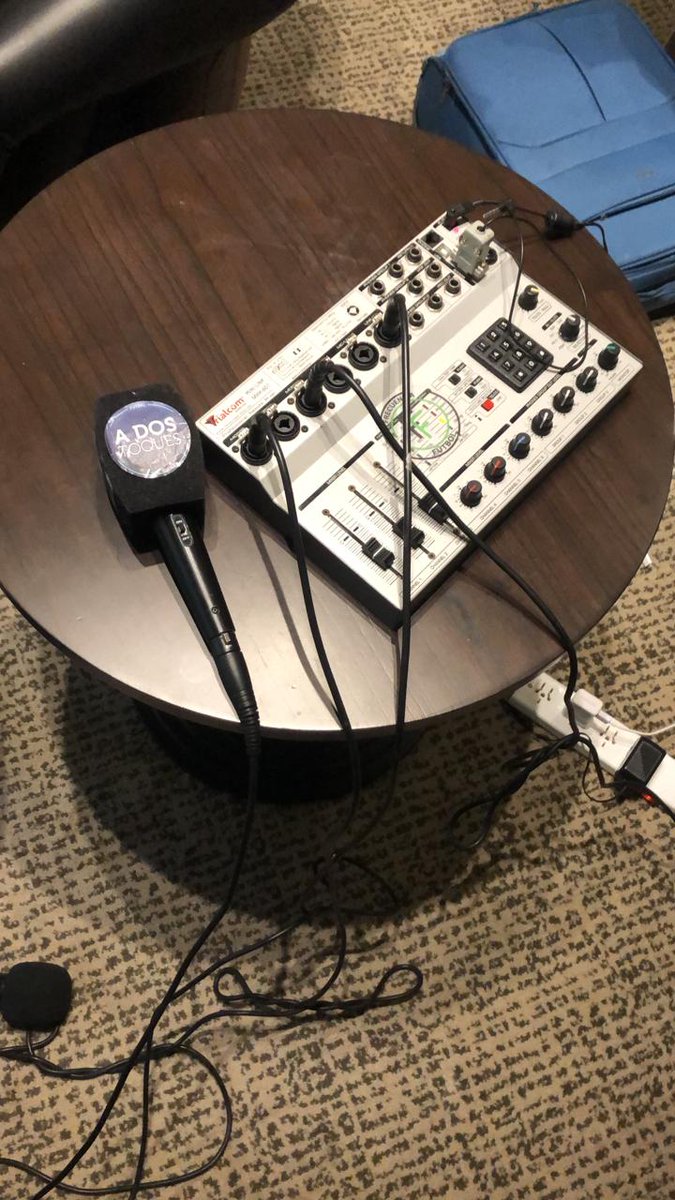 adostoquesfut's tweet photo. Ya estamos en el Hotel #GrandView para una edición especial de #ADosToquesRadio palpitando la #CopaDeOro 📲📻🎤 Prendete a @RadioyPunto y escuchanos hasta las 18 hs. https://t.co/7gyvRccysA