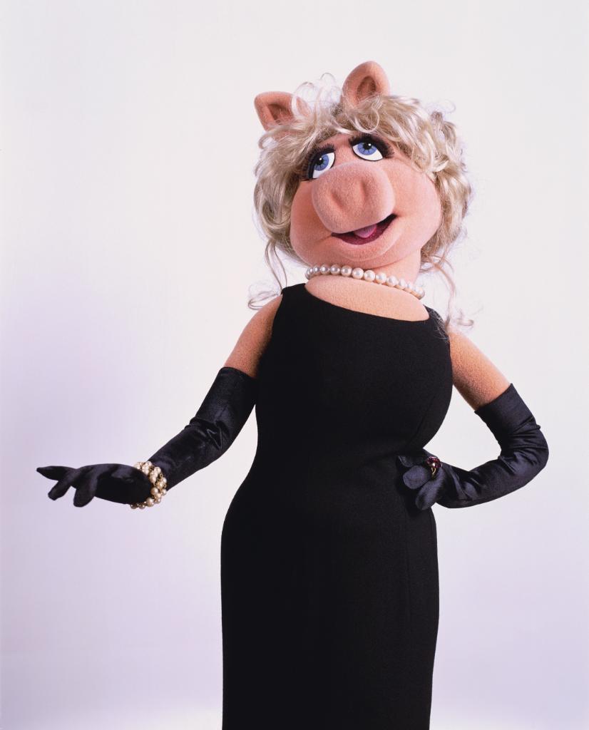 MissPiggy's tweet photo. Moi's best advice for young divas: Be yourself.  Live your truth. Don't let anyone change who you are. And always, ALWAYS snatch an extra swag bag. #wednesdaywisdom https://t.co/XOAeQRgPyl