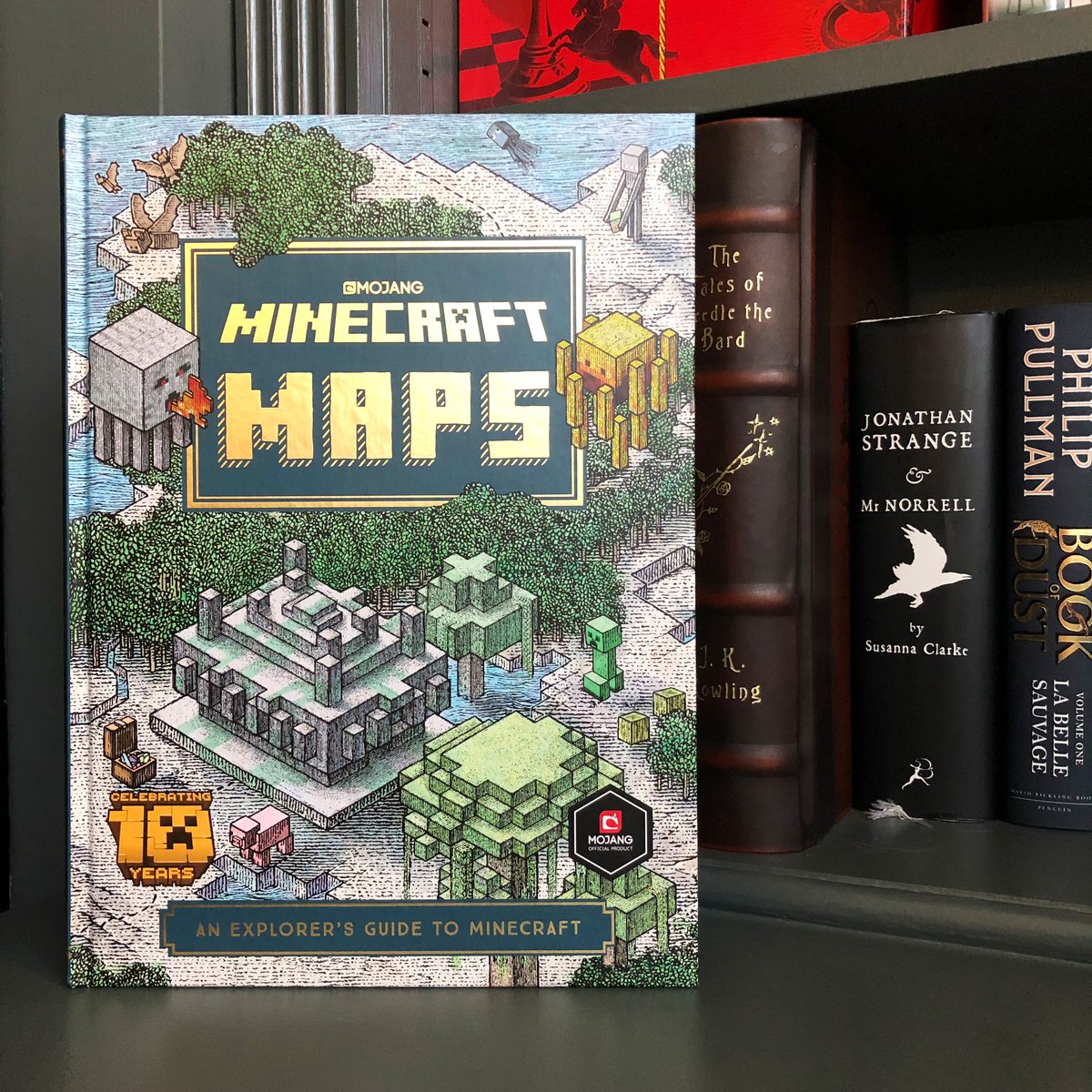stephmilton's tweet image. This book was literally years in the making and I’m beyond excited to finally have an advance copy in my hands 🎉😁🎉 #minecraft #egmont #minecraftbooks