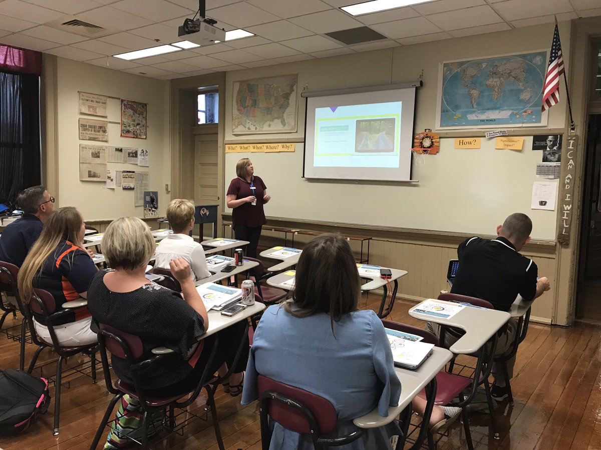 DrJ_Anderson's tweet photo. So excited for our students! The #LearnerPortolio work is getting ready to explode in @officialSPS this school year, greatly due to the work of @RBodoin @KelMyrick & @anmontileone.
#spsleads https://t.co/cxoOj6uRrd