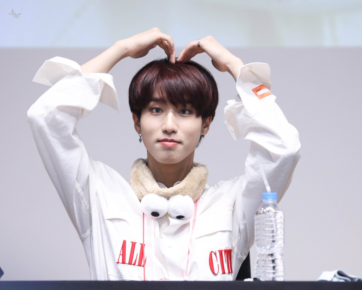 moonlight_2000z's tweet photo. 190623 HQ
스테이 생일축하해용~~

#STAY1stAnniversary 
#Hyunjin #HwangHyunjin #현진 #황현진 #Han #Hanjisung #한 #한지성 #StrayKids #스트레이키즈  
@Stray_Kids
#Clé2_YellowWood #부작용
#YouMakeStrayKidsStay https://t.co/3eRA3qTzoM
