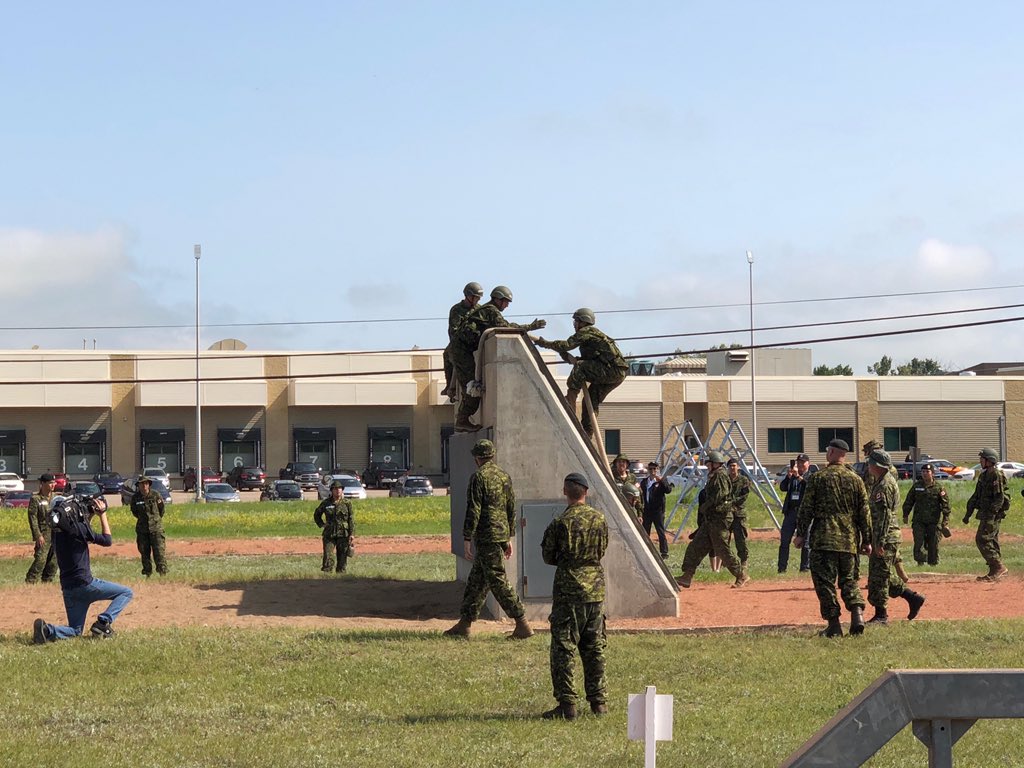 EdmontonChamber's tweet photo. What a display of strength & endurance as recruits perform the basic training on the #ExTrek19 obstacle course! Calling this the "confidence course!" #MyCAF #welltrained https://t.co/mVSmOiRmtG