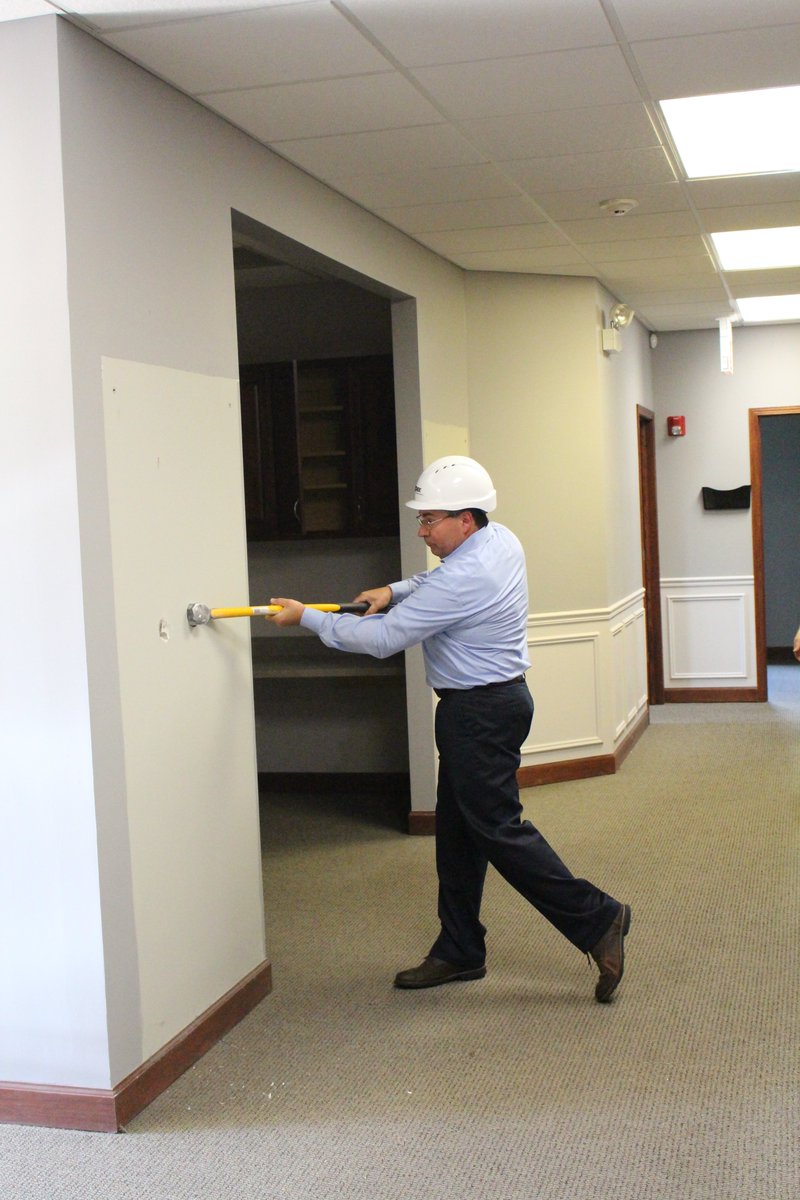 APEXDB's tweet image. @DRKennethCoffey &amp;amp; Dr. Chris Coffey had some fun kicking off construction at their new office location!
#apex #apexdesignbuild #yourpracticemadeperfect
#dental #dentaldesign #dentalarchitecture #dentalconstruction #dentist #dentistry #orlandparkdentist #dentalphotography