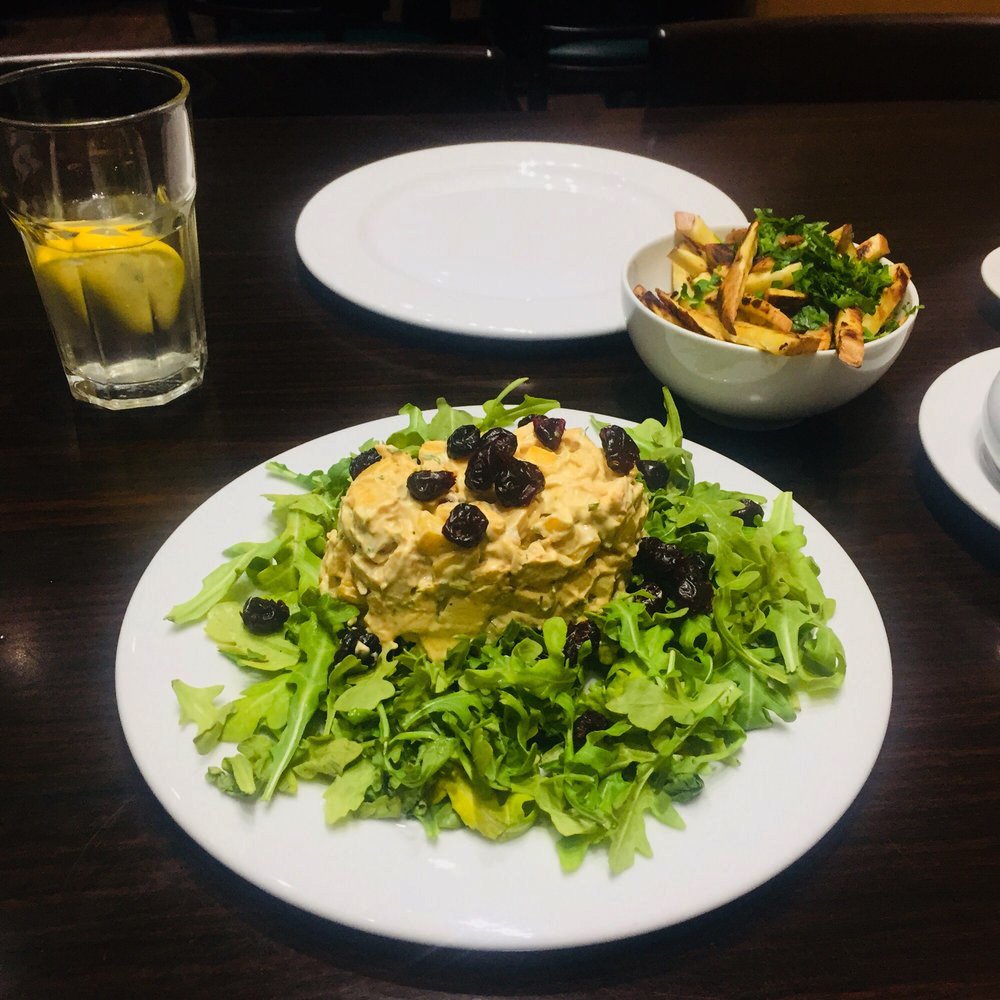 gccglendale's tweet image. Join us for Lunch! 🍴 At #GreenCornerCafe we aim to fuel your dining experience with nutrient dense foods to keep your body and mind healthy! Take a look at our delicious and healthy selection on our website! 💚

📸 Arthur G. on Yelp

🌐 organicgreencornercafe.net