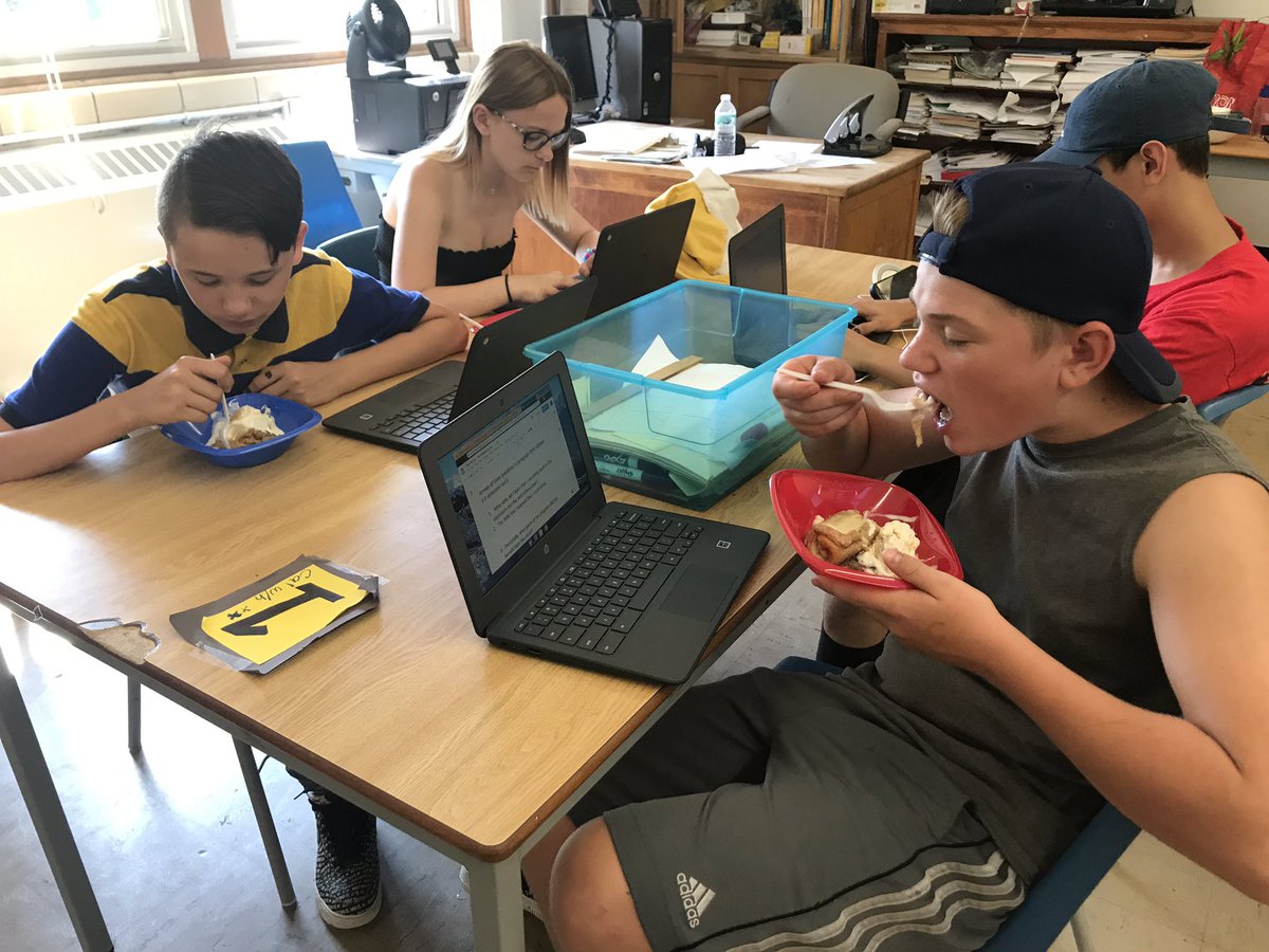 learning_local's tweet photo. We need to know what to do with all these apples that are coming...peeling, coring, slicing, baking🍎 what makes a better motivator than apple crisp! #newfanemiddle @FaeryRoberta @GianaVoelker @Meggz1395 @amcimato https://t.co/0n2PWhlL2D