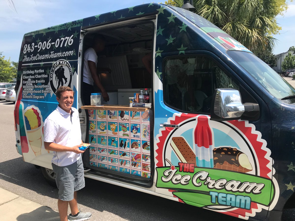 blueacornici's tweet photo. I scream, you scream, we all scream for 🍦🍨 Thank you to @IceCreamTeamSC for a ~cool~ treat on this hot afternoon! #WhyBlueAcorniCi https://t.co/UxVkCWAS1M