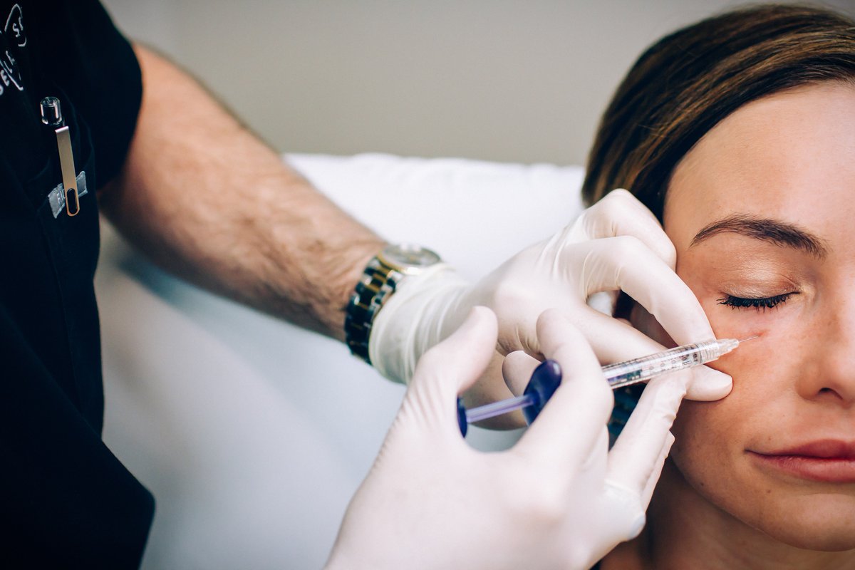 SeilerSkin's tweet image. There's a reason Dr. Seiler is regarded as one of the best #injection artists in the industry! Our latest #blog post explores Dr. Seiler's holistic approach to addressing the undereyes and why he's one of the go-to leaders in #PRP-based treatments. bddy.me/2YA3Im6