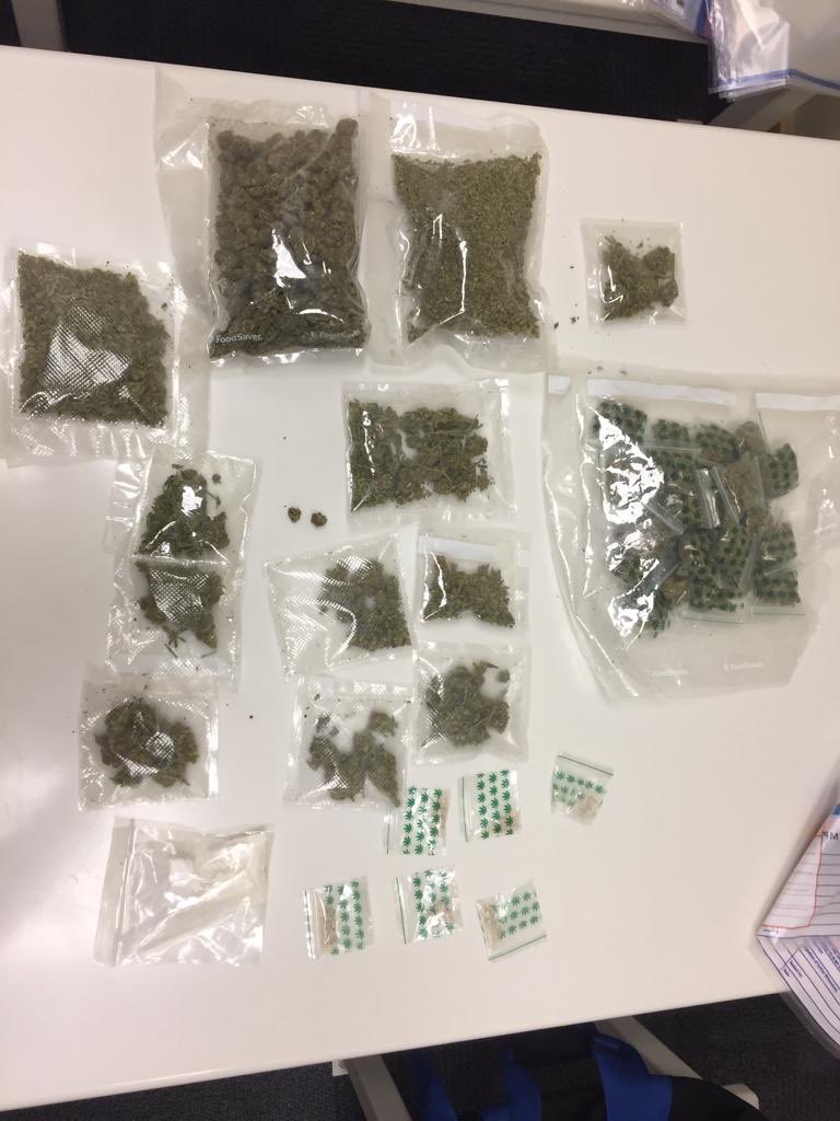 MPSRTPC's tweet image. #MPSRTPC Task Team officers arrested a male wanted for no insurance who failed to appear at court. He was also in possession of a holdall containing a large amount of class A &amp;amp; B drugs. More drugs found after a search of his home. He’s now in custody