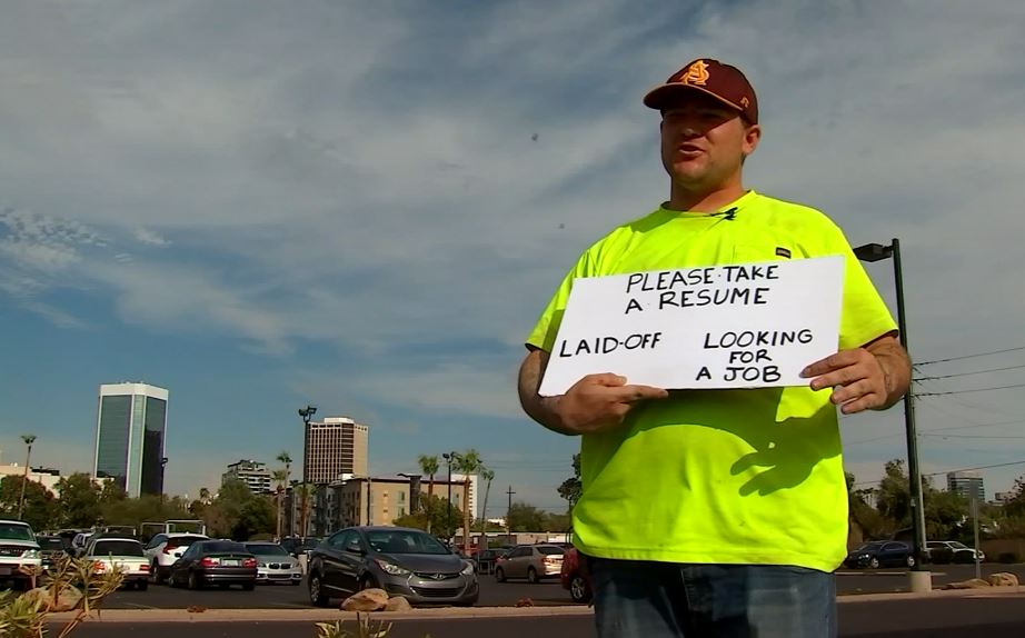 Man receives hundreds of job offers after handing out resumes on the side of the road bit.ly/2KcGwFw #10TV