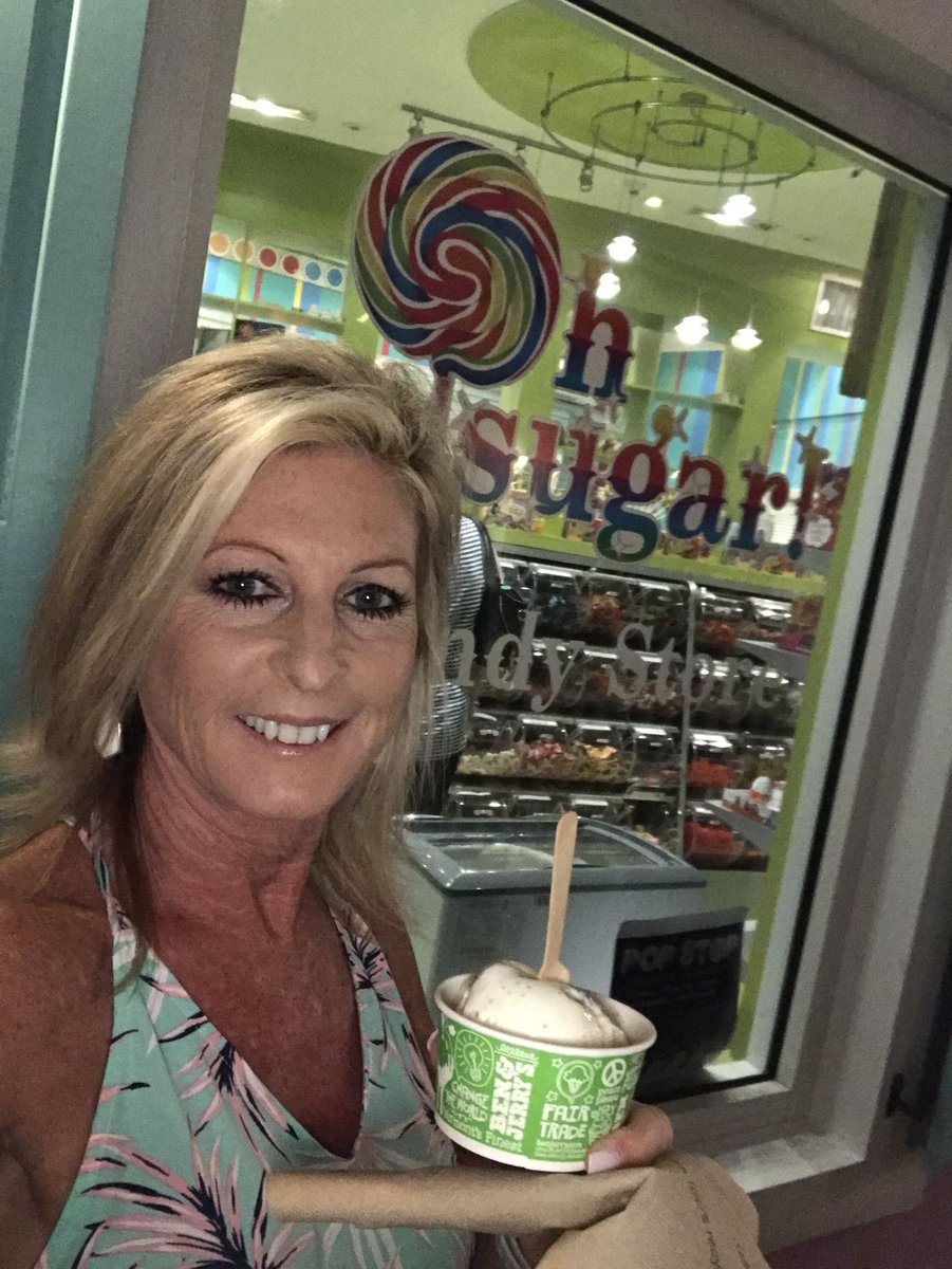 lshipley2ndgr's tweet photo. Found some gluten free ice cream on Paradise Island. Yay!!#LLESsummer https://t.co/tBYwBlDwP4