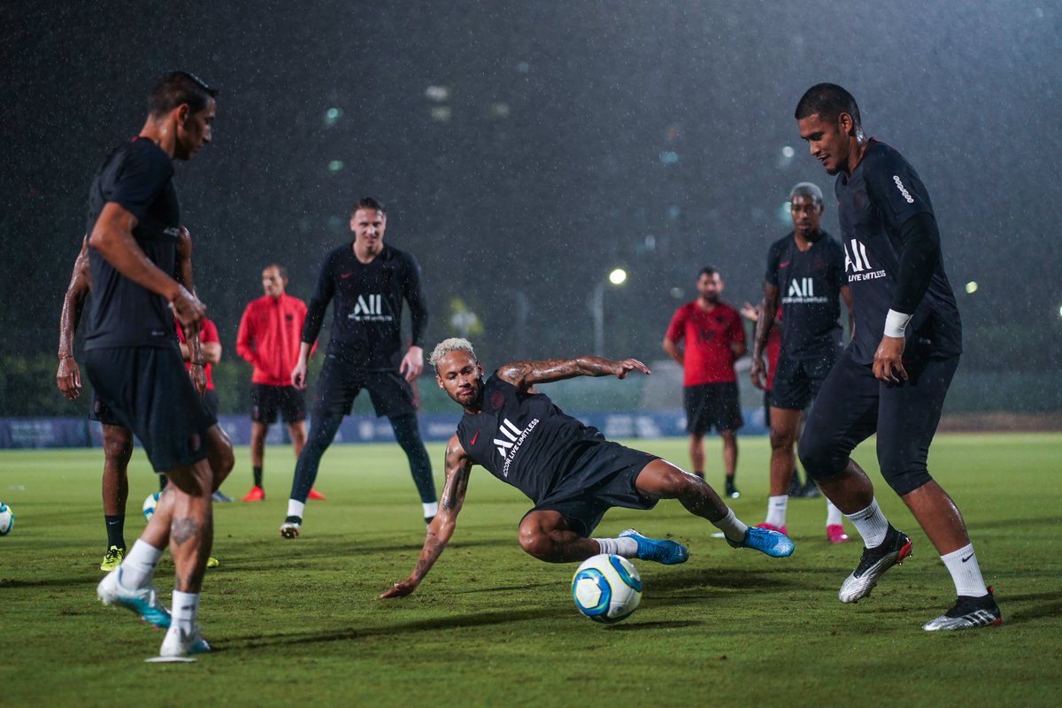 🚗💨

@neymarjr 

#neymar #neymarjr #njr #futebol #brasil #chinasummertour2019 #china #psg #paris