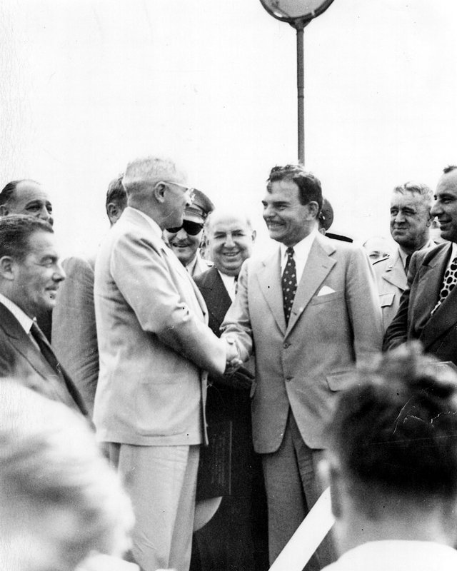 OurPresidents's tweet photo. OTD in 1948, President Harry S. Truman helped dedicate New York International Airport (later John F. Kennedy International Airport) at Idlewild Field. Here, the President shakes hands with New York Governor Thomas E. Dewey at the event.

📷@TrumanLibrary https://t.co/OiqWhiGatP https://t.co/agNyTqqcLH