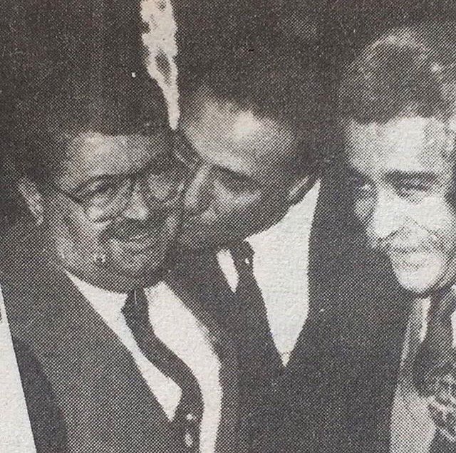 Said Ercan On Twitter Rahmetli Kemal Sunal Basbakan Turgut Ozal I Yanagindan Opuyor Yaninda Da Levent Kirca Var Daha Sonda Da Oglunun Sunalali Nin Kirvesi Oluyor O Zaman Twitter Olsa Neler