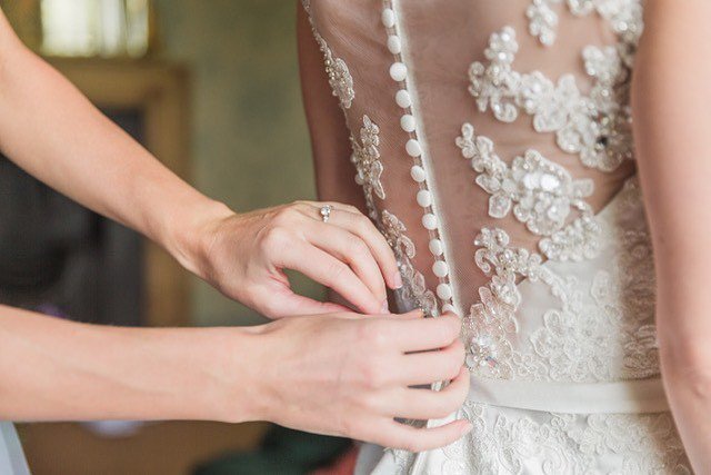 Bride getting ready in the master bedroom - Dick Whittington. ~
~
Did you know that Pauntley Court is the birthplace of Dick Whittington who was Mayor of London four times over in the late 14th century. ~
~
At Pauntley Court we pride ourselves on our att… ift.tt/2YBL9ON
