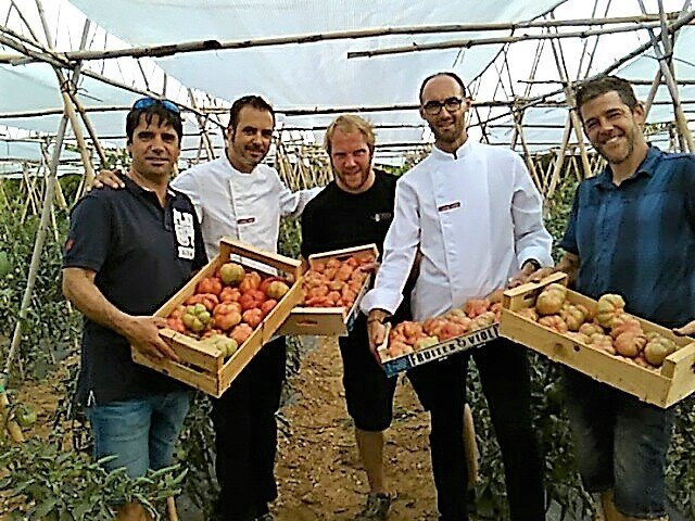 cuinavalles's tweet photo. Fins diumenge 4 d'agost, els vuit #restaurants de @cuinavalles celebrem les IX Jornades #Gastronòmiques del #TomàquetMontgrí. Si voleu desgustar aquesta deliciosa #hortalissa de plena #temporada, veniu! @ElCeldelesOques @canfeu  @LRistol #lossum @restaurantGarbi @CanVinyers https://t.co/BtxZeAzRAL