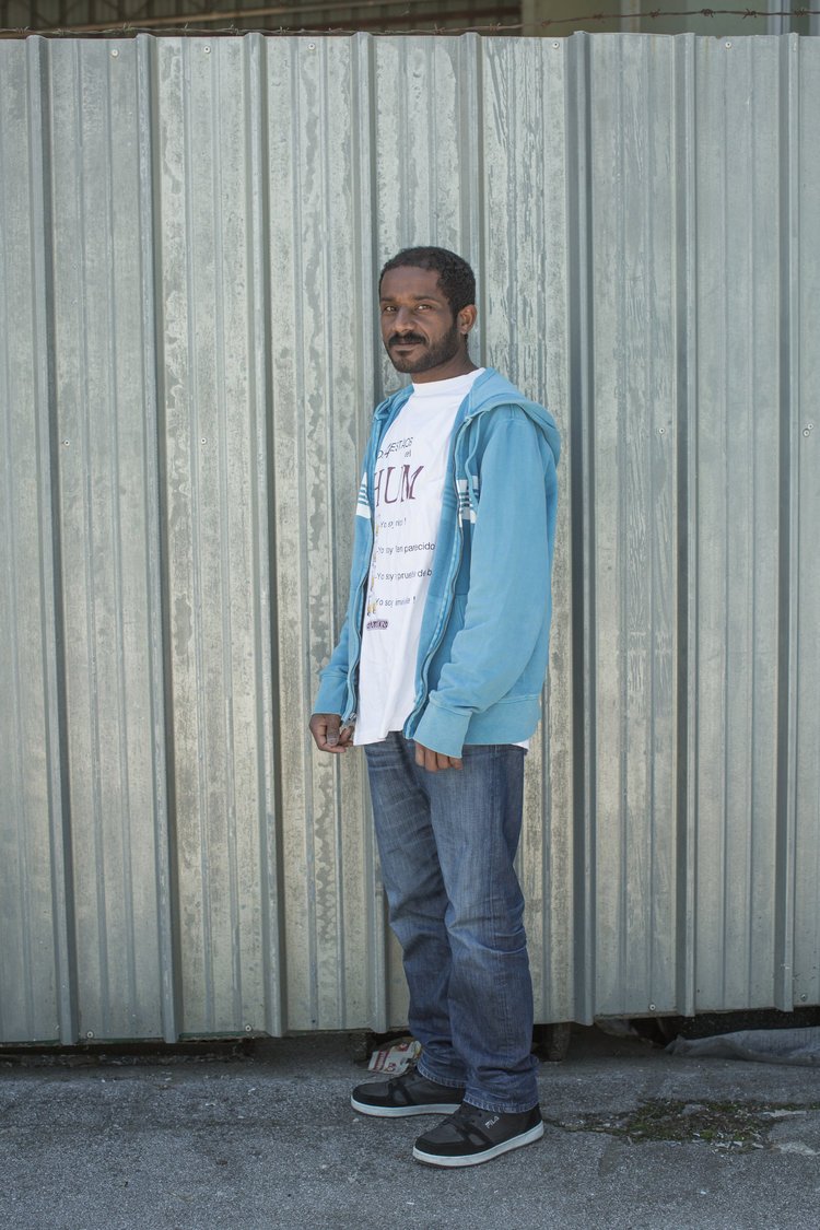 Halid Ali, 39 let, Eritreja:

"Lahko se poskušam prebiti nekam v Evropo, kjer me ne bodo zavrnili, ali pa umrem."

Več: bit.ly/pričevanja-ošt…