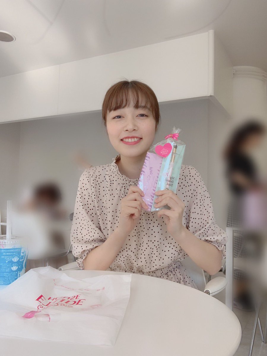 frecam19_240's tweet photo. 誕生日まだなのにサプライズプレゼント貰った！ありがとう😍

欲しかったパレットでした！！

#フレキャン #フレキャン2019 https://t.co/YjGPoe0fMF