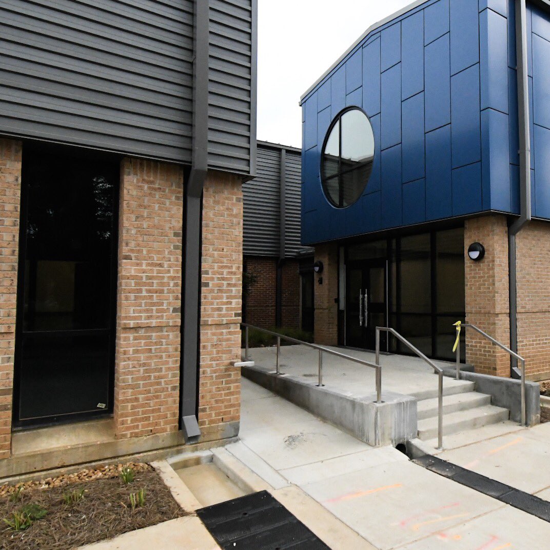 goCLTCC's tweet photo. Want a sneak peek?
1️⃣3️⃣ Days til onsite Registration (or come by our MacArthur Drive Campus today)
1️⃣9️⃣ Days til classes begin for Manufacturing, Electrical, Welding, & HVAC at YOUR new Manufacturing Campus.
🔗 https://t.co/2jXddsKID6
#DowntownIsTheCampus #goCLTCC #NewBobcatDen https://t.co/asEgMEl8DS