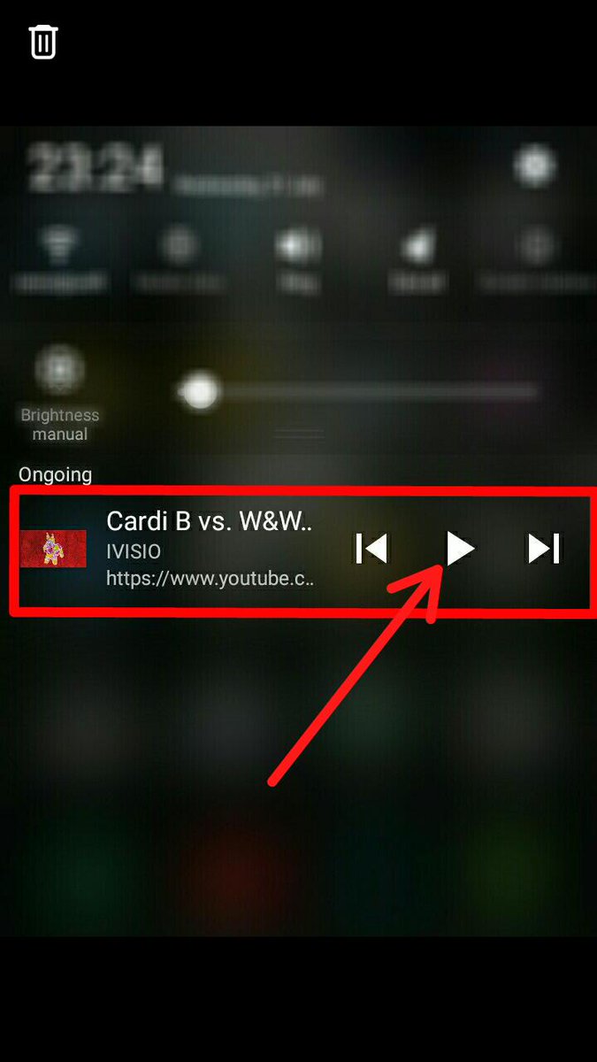 syafiqizlan's tweet photo. Pengguna android yang nak dengar lagu kat youtube sambil lock screen. Buka youtube guna chrome - tekan titik 3 kat atas tu - tekan dekstopsite - play lagu apa² - tekan home button (lagu akan pause) - tarik notif bar - pastu tekan je play - lockscreen - done ! Rt so semua tahu 😉 https://t.co/rvOFelXcrr