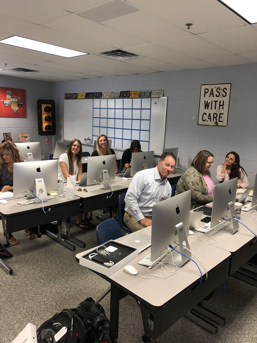 Jenniferlwatts's tweet photo. ❤️🦁⭐️Welcome Lion Academy 2019 ⭐️🦁❤️ @PonderElem https://t.co/KfcJlHl4pJ