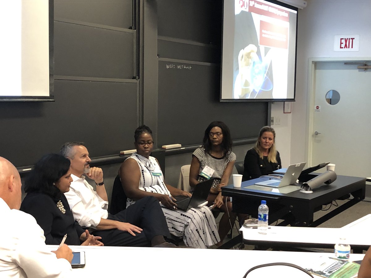 Optimist4Tech's tweet image. What keeps Financial Services #CDOs up at night? #DataQuality #DataSiloes #DataDemocratization #DataLiteracy