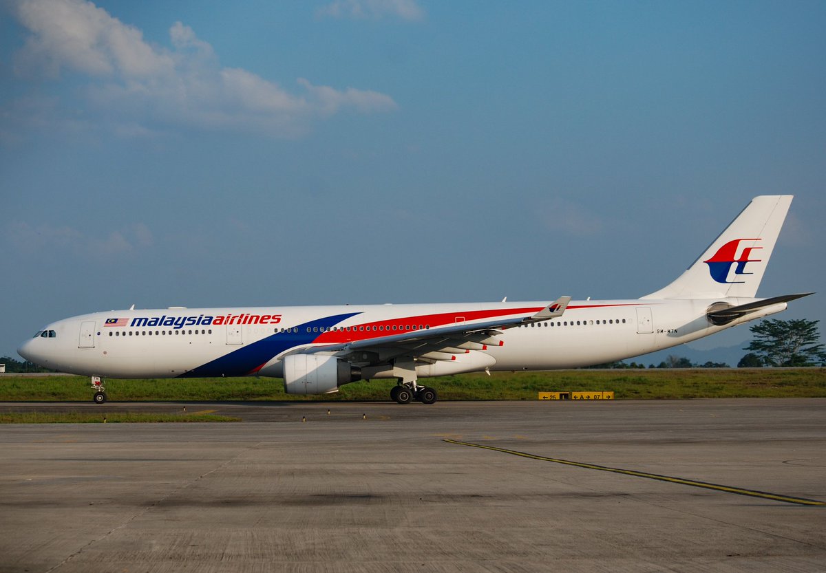 GabrielGuyut's tweet photo. 🇲🇾Malaysia Airlines Berhad
🆔9M-MTN
✈️Airbus A330-323
✈️MH2517 KCH-KUL
📅31 JULY 2019 1750
🛫Kuching International Airport-WBGG
@malaysiaairports
@MAS
#Malaysiaairlines #9MMTN #MH2517 #malaysiaairport #kuchinginternationalairport #Airbus330 #WBGG #avgeek https://t.co/SJZVD0IRPM