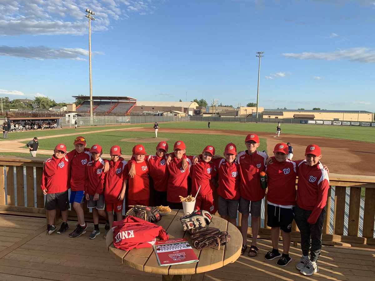 Wey_Beavers's tweet photo. The Weyburn Streamline AAA Mosquito Beavers came out to the game on prior to hosting Provincials as a team building night! They got to hangout w/ the players pregame &amp; stand on the line for the anthem &amp; then enjoy the game &amp; some poutines from our new Fan Deck! https://t.co/9BlGgfOTqR