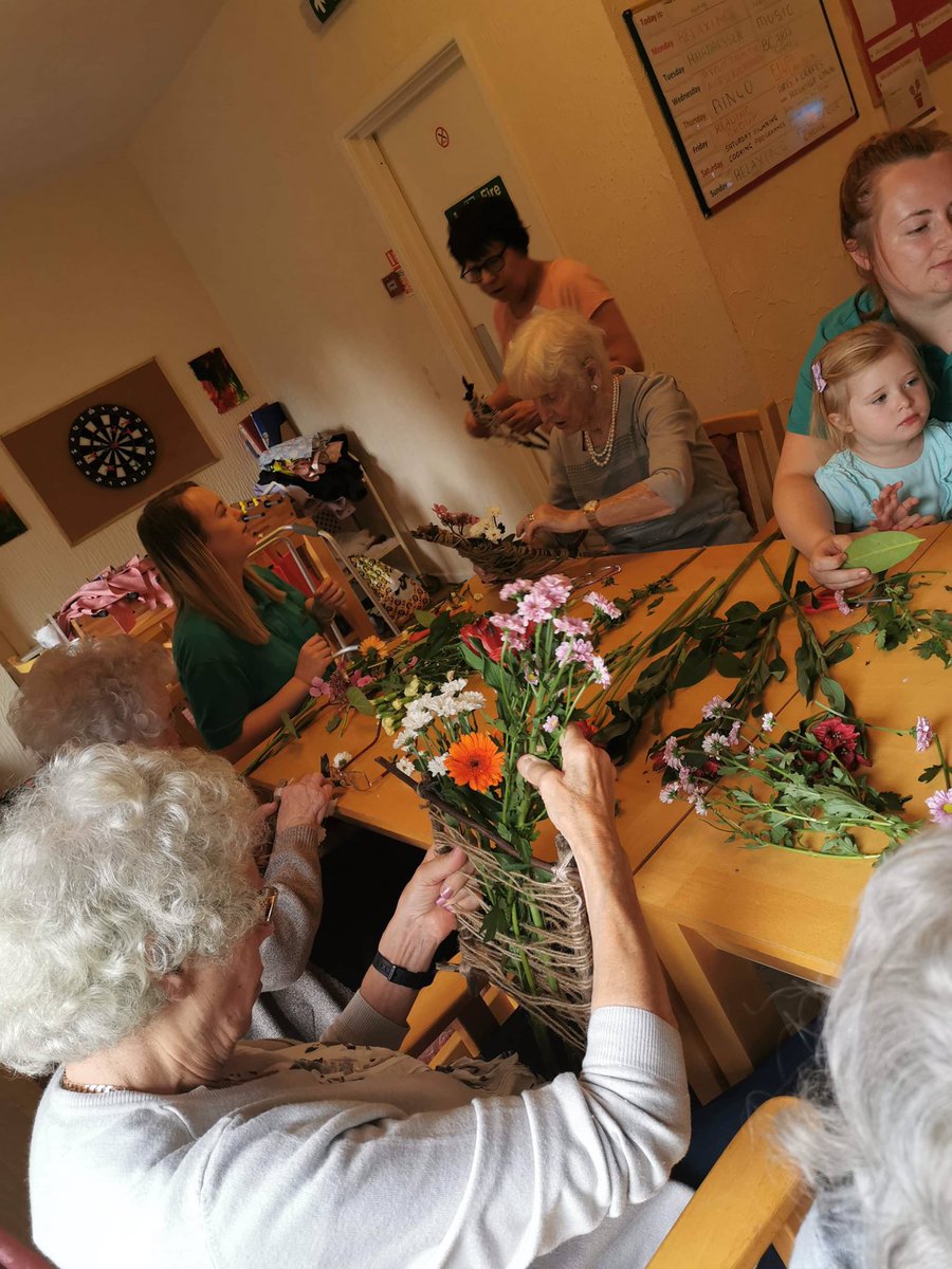 windsor_care's tweet photo. What an absolute wonderful morning we have had, with the children from Little acorns nursery at Springfield. We made some beautiful flower arrangements, with the help of the staff Danielle Smith, Charlotte Jones and Natalie. Everyone really enjoyed it. Thank you so much 🌺💐 https://t.co/p0ddCbDiqx