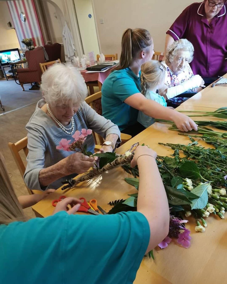 windsor_care's tweet photo. What an absolute wonderful morning we have had, with the children from Little acorns nursery at Springfield. We made some beautiful flower arrangements, with the help of the staff Danielle Smith, Charlotte Jones and Natalie. Everyone really enjoyed it. Thank you so much 🌺💐 https://t.co/p0ddCbDiqx
