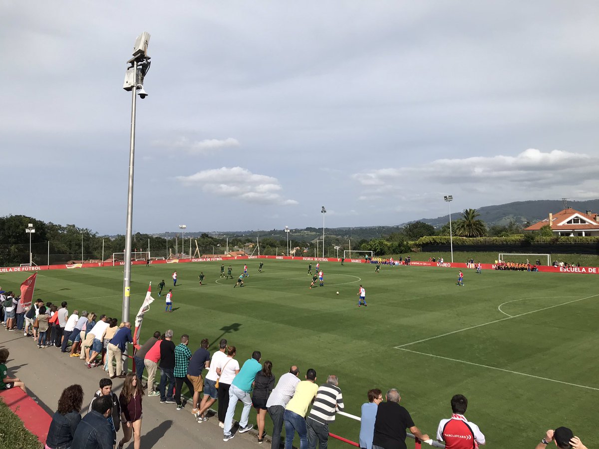 RealSporting's tweet photo. 📣 #SportingDH
➡️ Comienza el partido amistoso del División de Honor Juvenil 🆚 @AthleticClub
🏟 Campo Número 5 de Mareo
🔴⚪️ #MareoEsFútbol 🔴⚪️ https://t.co/Kfx1MW4nDg