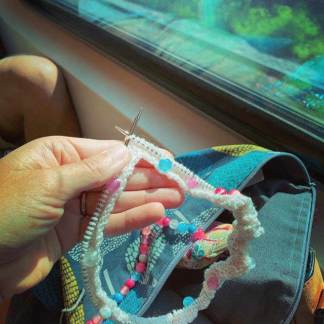 Knittin’ with beads on the GO train this morning. I’m making a pullover for Pippa, loosely based on the Raindrops pullover by <a href="/tincanknits/">Tin Can Knits</a> with heavy influence from @laerkebagger (Ever since I saw her sweaters I absolutely needed to try and make one.) I … ift.tt/2YxKxcW
