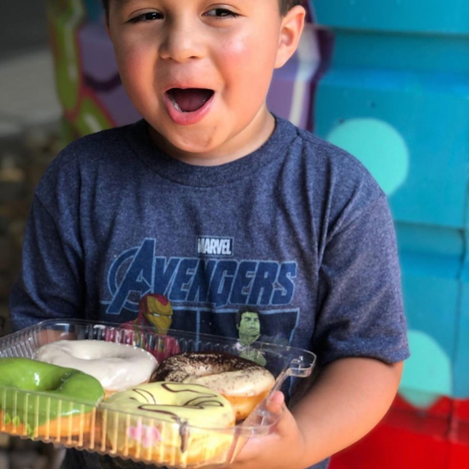 UndergroundINK_'s tweet photo. S🍩 many smiles and so many d🍩nuts consumed at Sunday’s @BostonDonutFest . Nothing better than seeing everyone enjoy themselves and interacting with all our art. https://t.co/huIjQsGwQj