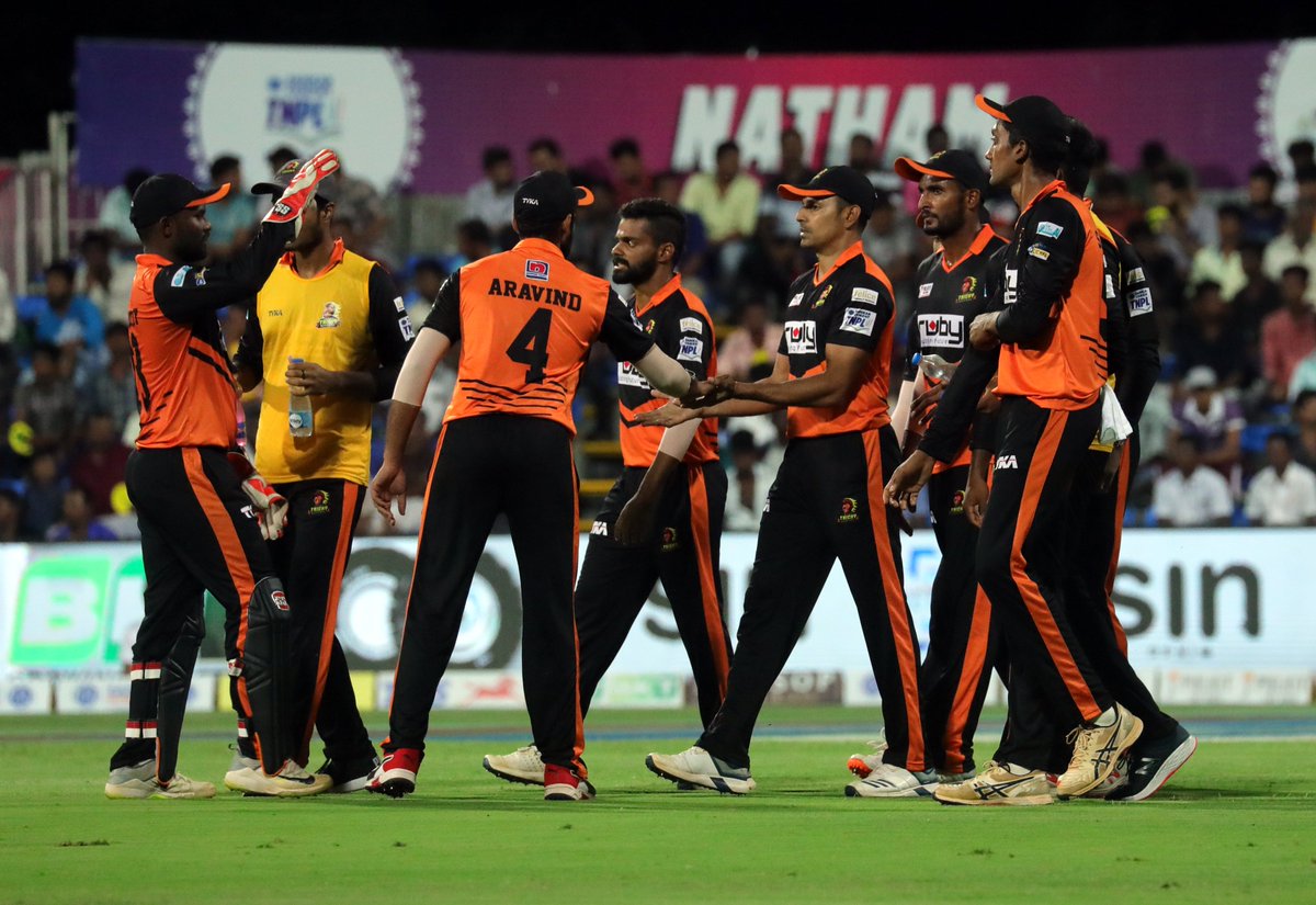 TNPremierLeague's tweet photo. Warriors fight back! 

L Vignesh scalps Arun Karthik and skipper Shijit in back-to-back deliveries.

A rebuilding job to do for the defending champs. 

End of 10 overs: 86/4  #NammaPasangaNammaGethu #TNPL2019 #RTWvSMP https://t.co/kxKSB10eCi