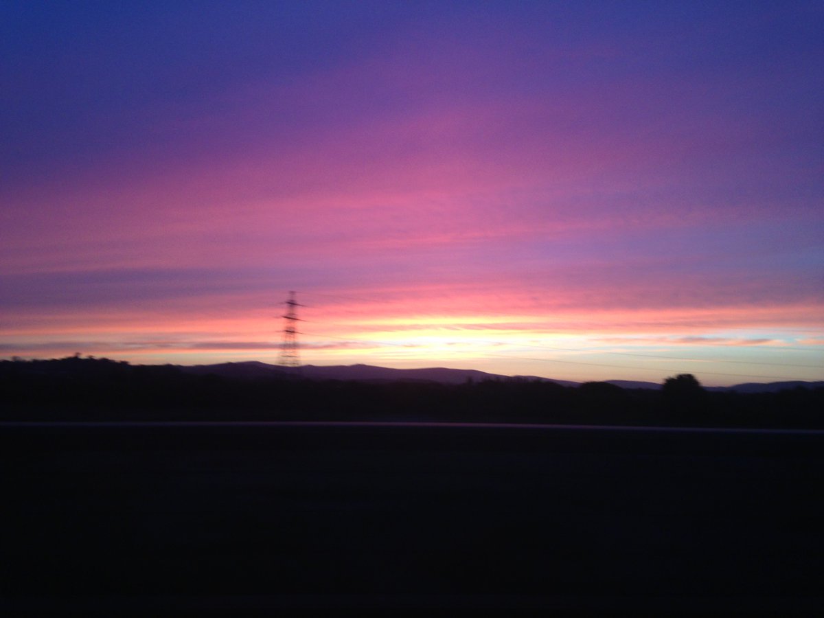 CitySprint_UK's tweet photo. #CSAdventures time! Red sky at night shepherds delightβ¦ please let the sun be out tomorrow!! βοΈπ©π»βπΎ
β’
β’
β’
πΈ Colin, a CitySprint courier, caught this https://t.co/90Sdmx04Ho