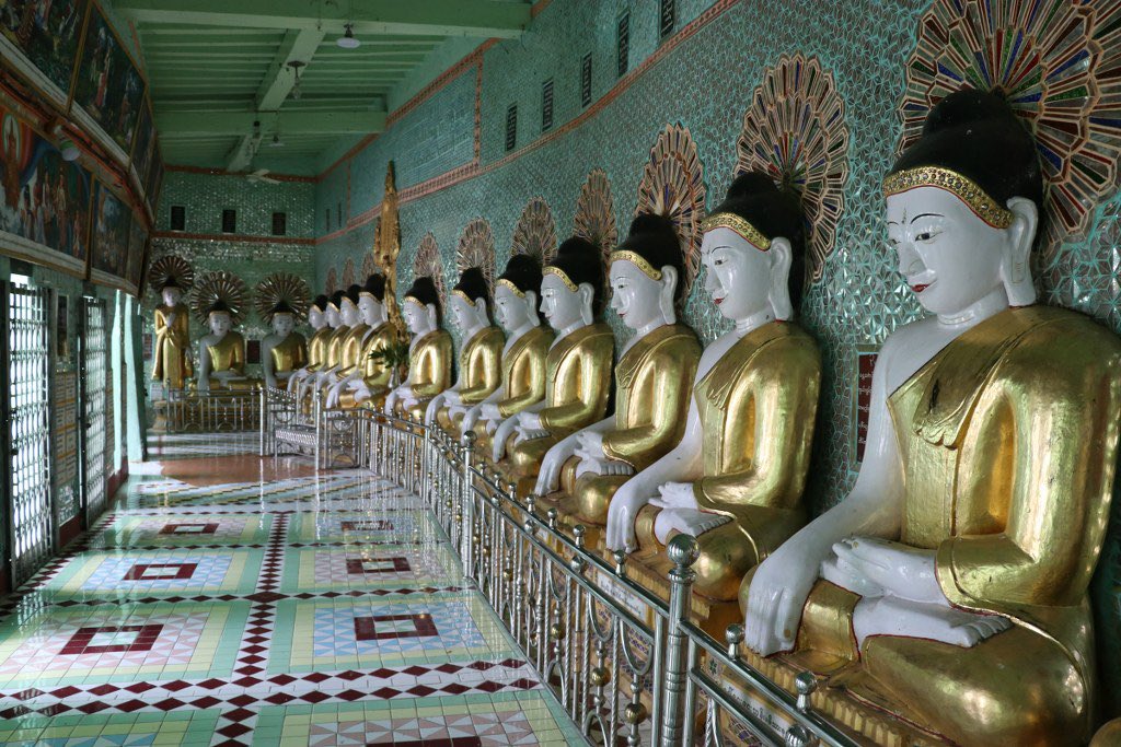 AlwaysSomewhere's tweet image. Gigantisch gave #Pagodes in de omgeving van #Mandalay #Myanmar! Maximaal genieten in dit bijzondere land! @RuudvanEmpel @Jverdegaalcoach #travel #worldtravel #photographer #adventure #backpacker