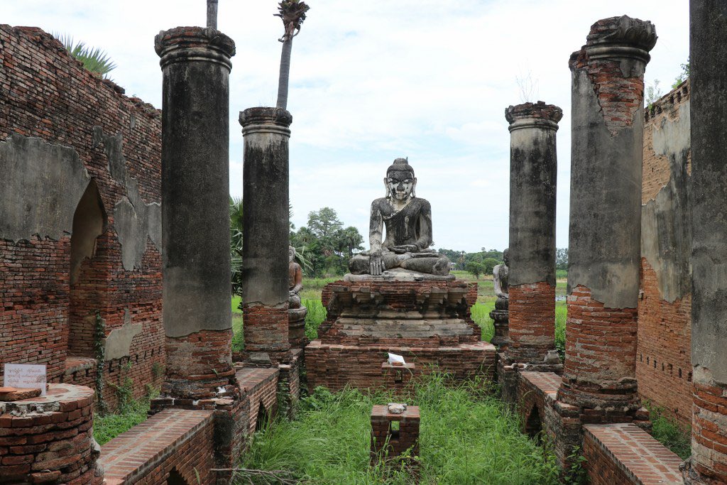 AlwaysSomewhere's tweet image. Gigantisch gave #Pagodes in de omgeving van #Mandalay #Myanmar! Maximaal genieten in dit bijzondere land! @RuudvanEmpel @Jverdegaalcoach #travel #worldtravel #photographer #adventure #backpacker