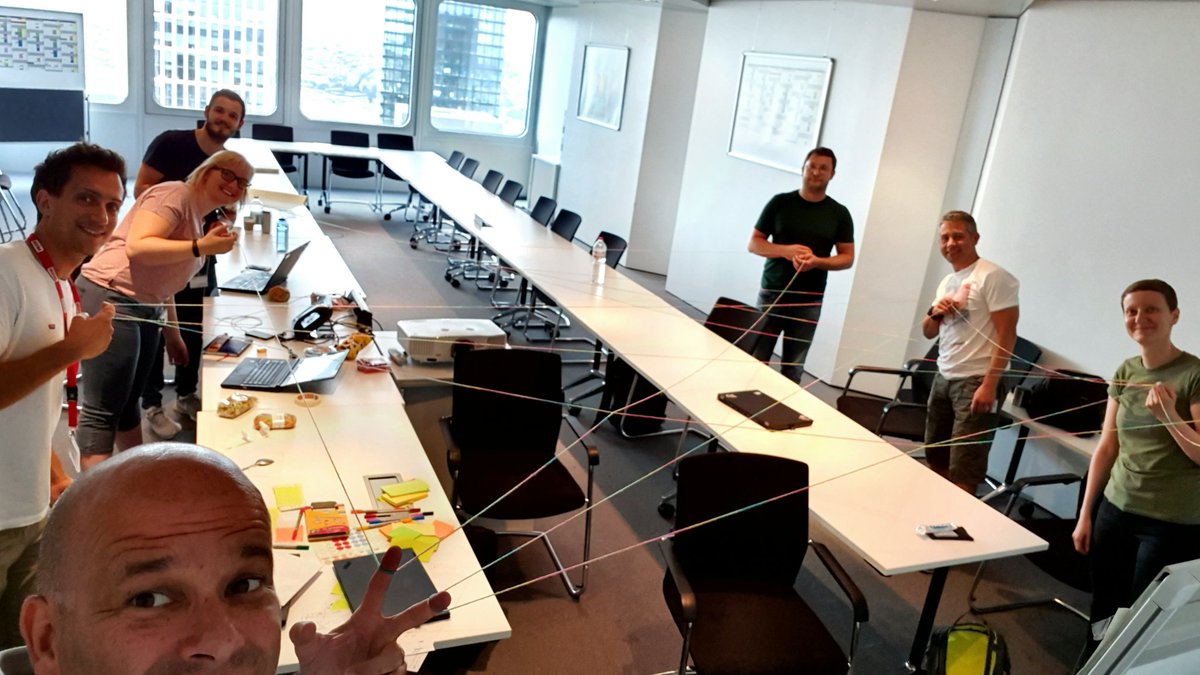 DaG_DBS's tweet image. DaG Strategietag. Wie können wir uns besser kennenlernen? Na mit einem Warm-Up Spiel: „alle um den Finger gewickelt“ 😁🧶

#WeKnowEachOther #fun #AgileGame #WarmupGames