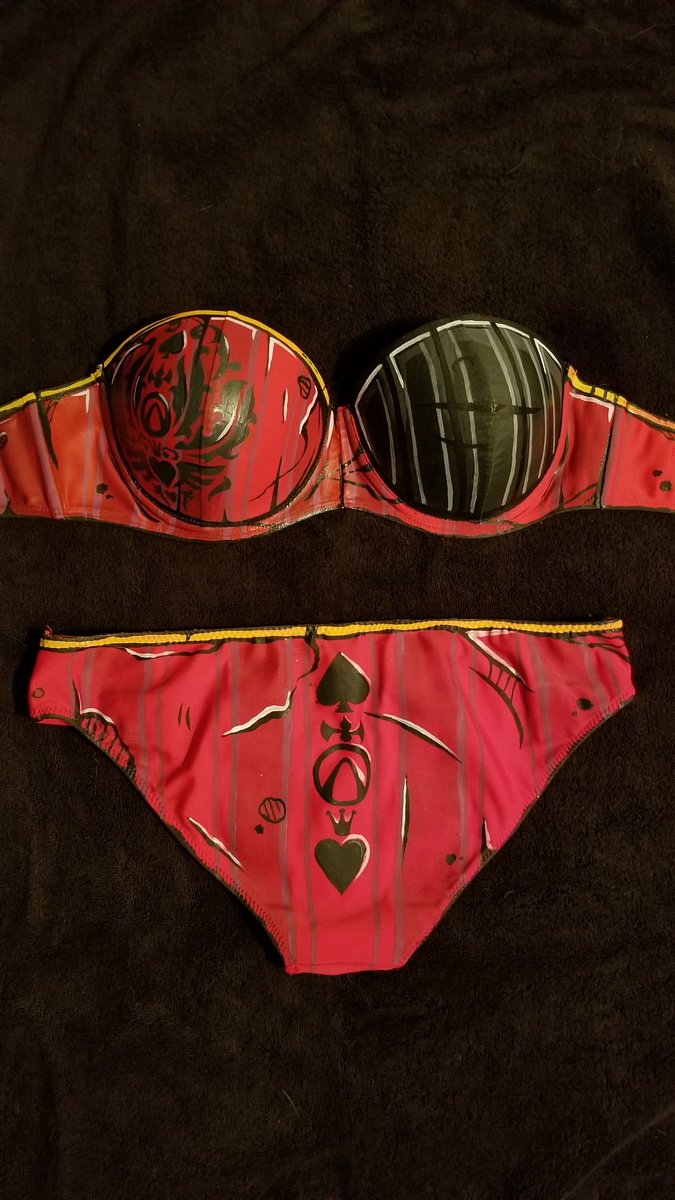 JessilynCupcake's tweet photo. I think I FINALLY like a moxxi bikini I've made. Now at least I have one outfit for CCE.
#Borderlands3 https://t.co/NZZGtL61GS