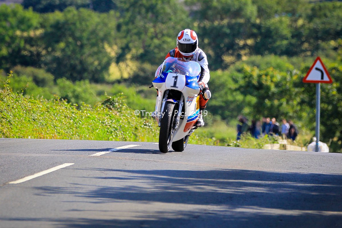 #wheeeliewednesday Brian Reid on his parade lap recreating his 1983 record-setting 100mph lap on his  original RG 500 <a href="/S100isleofman/">Southern 100</a> 2019 <a href="/SuzukiBikesUK/">Suzuki Bikes UK</a> #roadracing <a href="/WhyArai/">Arai Helmets UK</a> #traceyspics