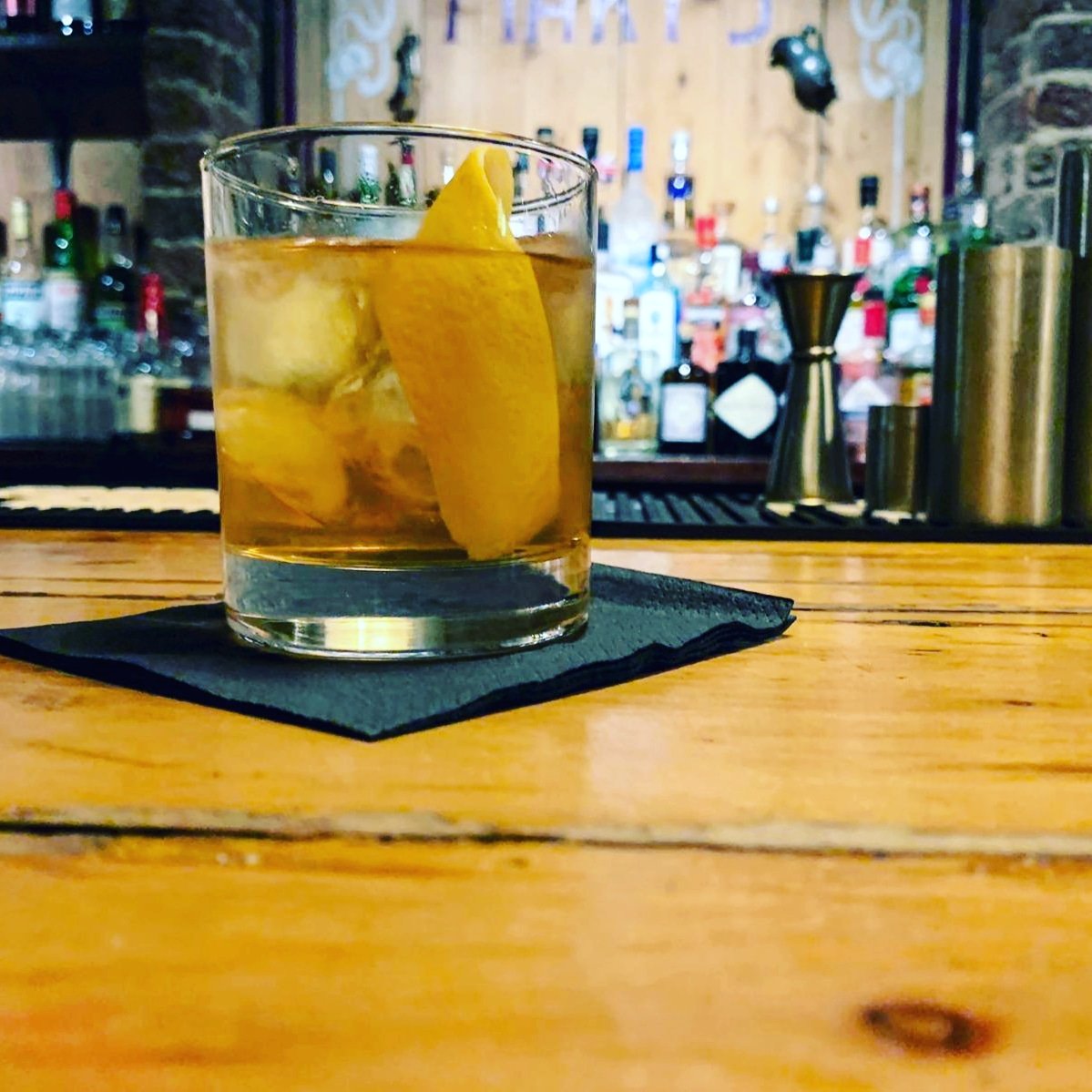 Wednesday night in Old Mary's means cocktails and laughter! Join us for another <a href="/DeadSet5/">Deadset</a> performance tonight! 
Comedy starts at 20:00!
.
.
.
.
.
#cocktails #comedynight #cocktailbar #speakeasy