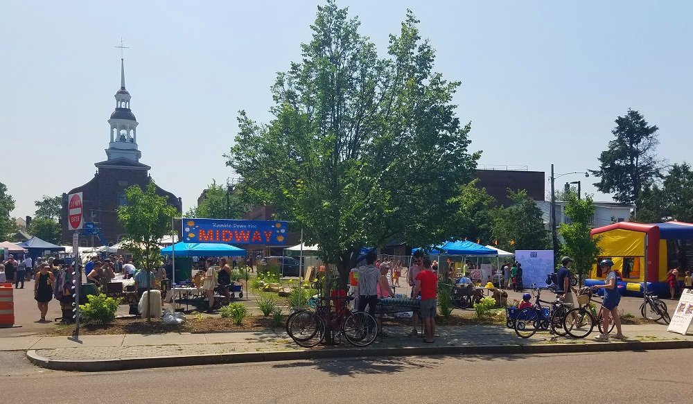 CEDOBTV's tweet photo. Thank you all who helped with and participated in the #ONEWorldMarket! This was an incredible community event which showed the power of community in the #OldNorthEnd. Thank you: @theramble @btvparks, @StudiosAandB @FullBarrelCoop & @chtrust for making The Midway a big success! https://t.co/j5EmkWdlhW