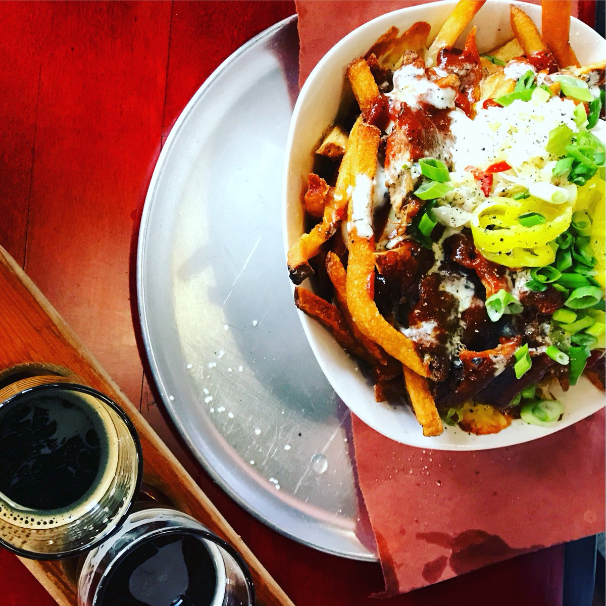 StraightToAle's tweet photo. Food and a flight - stop by for some amazing eats from Ale's Kitchen and pair it with your favorite brews!
.
.
.
#aleskitchen #lunch #poutine #ihearthsv #hsvrestaurants #eatlocal #drinklocal #beerflight #brewing #craftbeer https://t.co/nDZZxW1ndS