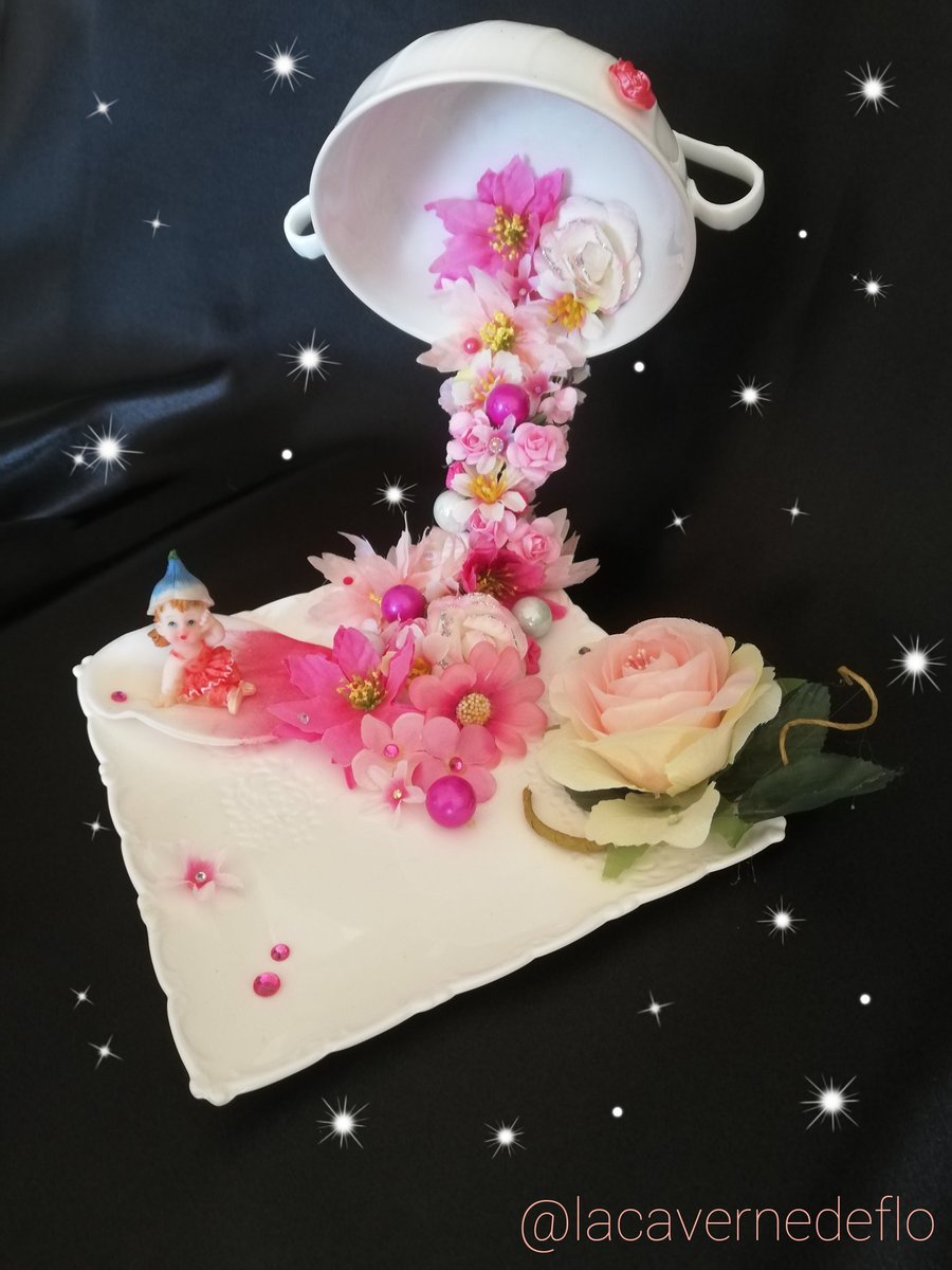 lacavernedeflo's tweet photo. Coucou. Aujourd'hui créa d une nouvelle tasse renversée
#handmade #faitmain #créations #reversecup #lacavernedeflo #fleurs #fairy #feerique #avalon #fairygarden #girly #deco #decoration #tasserenversee https://t.co/WNos8RExT0