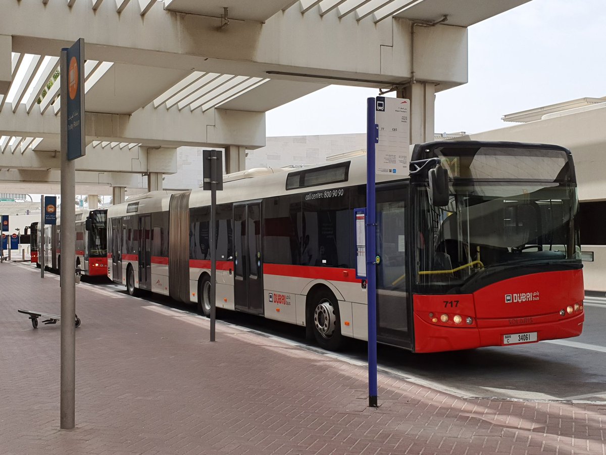 mr_zhiping's tweet photo. Row of Solaris Artic buses awaiting their next departure frm Airport Terminal 3. The recent depot swap means that the Neoplan Artics no longer serve the route. https://t.co/NC6hAFoWof