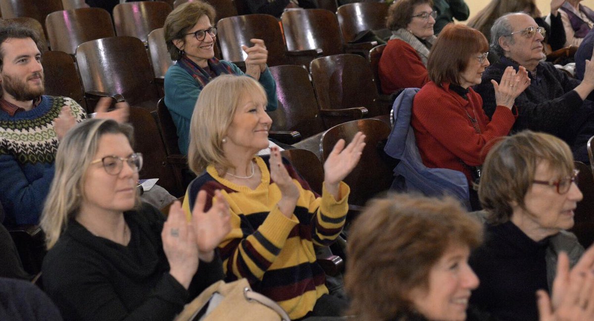 GustavoZidan's tweet photo. Es interesante cuando nos sorprende la presencia de políticos en los teatros; sería bueno verlos más seguido por las plateas de nuestras salas 👏👏👏@CosseCarolina en este caso por acompañarnos en #LEV2019 https://t.co/3hvEmBXwEG