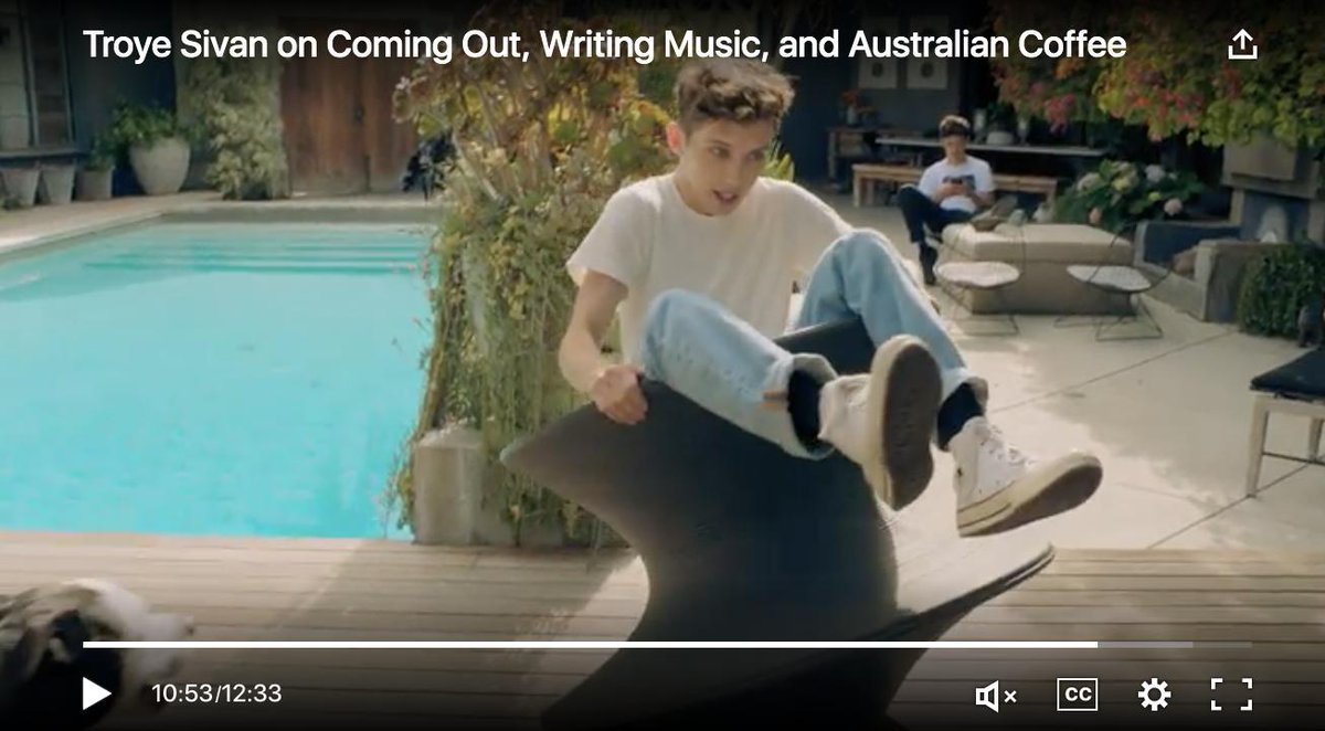 DWR_Tweets's tweet image. Troye Sivan answers 73 Questions from @voguemagazine ... while spinning in a #SpunChair. bit.ly/2YyhxBR